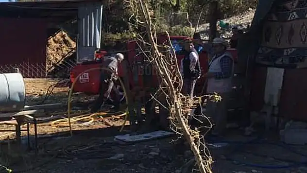 Ahırda Çıkan Yangında 2 Kişi Yaralandı