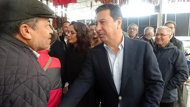 Ahmet Aras Sahaya İndi