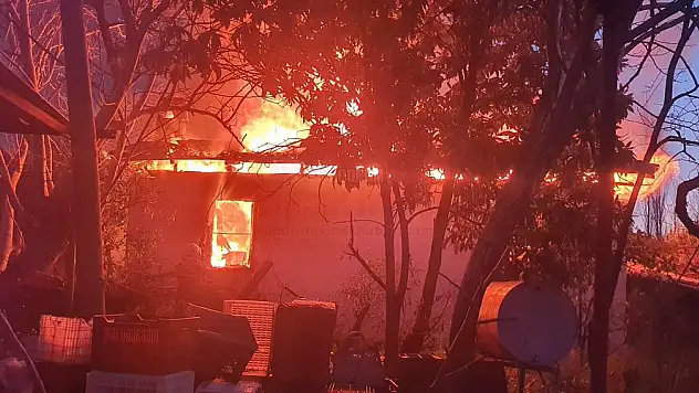 Ahşap Ev Yangında Küle Döndü