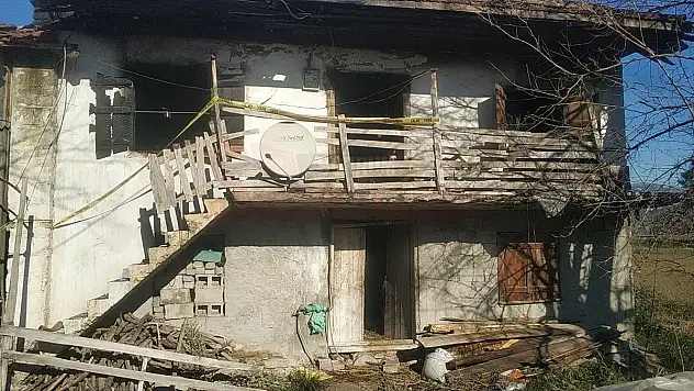 Ahşap Evde Çıkan Yangında 1 Kişi Yaşamını Yitirdi