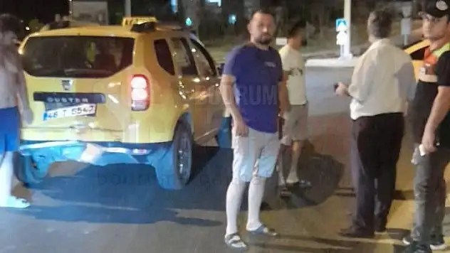 Akıllı Kavşakta Ticari Taksiye Çarptı Ve Kaçtı