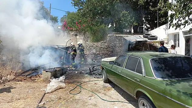 Alevler Araçları Sardı Yangın Maddi Hasarla Atlatıldı