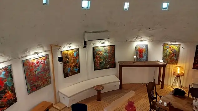 Alexander Mita'nın kişisel sergisi devam ediyor