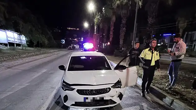 Alkollü sürücü kırmızı ışıkta bekleyen araca çarptı 1 yaralı