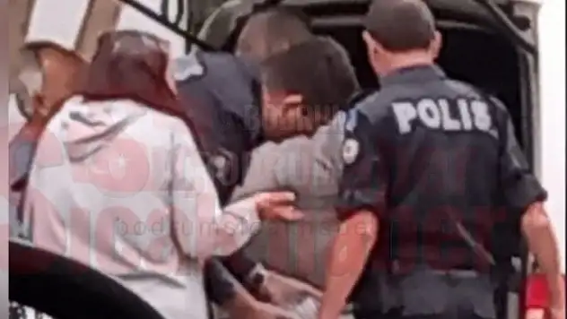 Annesini Rehin Alarak Evi Ateşe Verdi