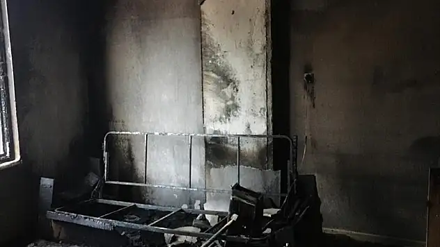 Apartman dairesinde çıkan yangın nedeniyle mahsur kalan kişi kurtarıldı