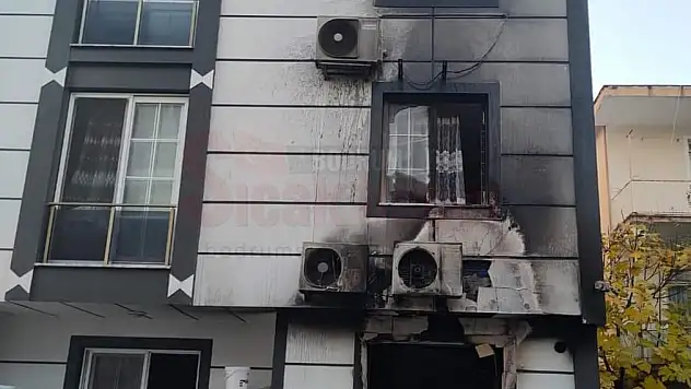 Apartmanda Çıkan Yangında Dumandan Etkilenen 15 Kişiyi İtfaiye Kurtardı