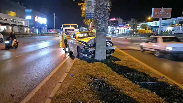Araç ağaca çarparak durabildi !