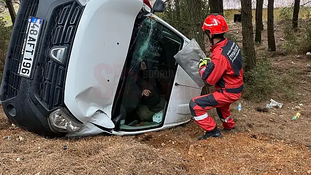 Araç İçinde Sıkışan Yaralıyı Ekipler Kurtardı