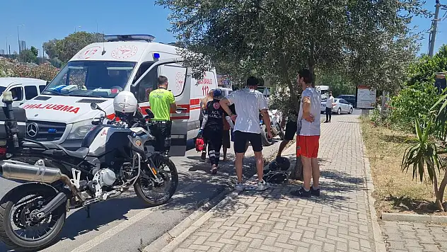 Aracın Kapısını Açtı, Baba ve Çocuğu Düşüp Yaralandı