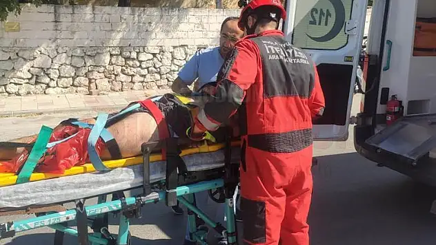 Araçla Direk Arasında Kalan Vatandaşın Ayağı Koptu