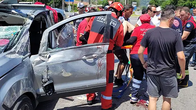 Araçta Sıkışan Vatandaşı İtfaiye Kurtardı