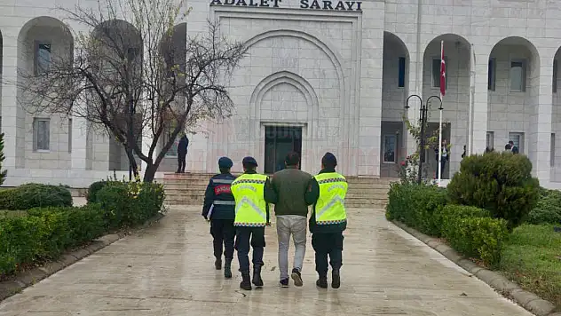 Aranan Şahıs Jandarma Ekipleri Tarafından Yakalandı