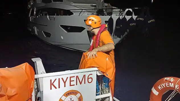 Arıza Yapan Lüks Tekne Kurtarıldı