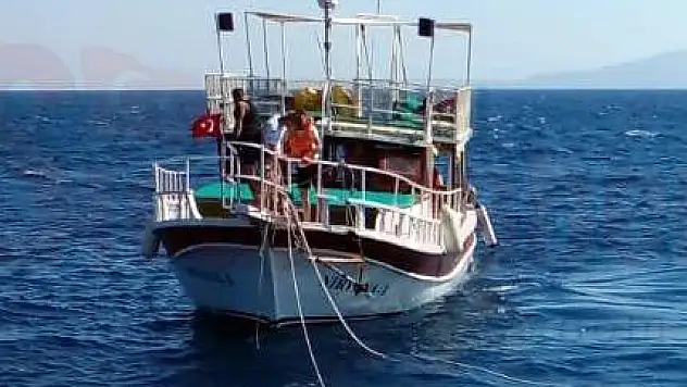 Arıza Yapan Tur Teknesini KIYEM 6 Kurtardı