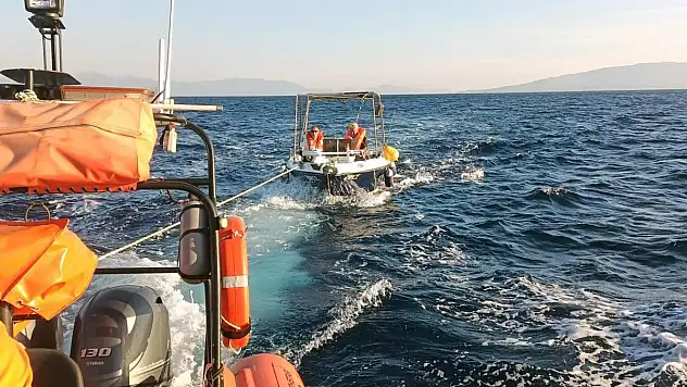 Arızalanan 5 Metrelik Tekne Kurtarıldı