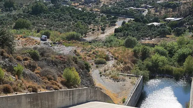Arkadaşlarıyla Gittiği Barajda Kaybolduğu İddia Edilen Genç Aranıyor