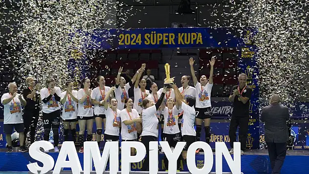 Armada Praxis Yalıkavak Kadın Hentbol Takımı Süper Kupa'yı Kazandı!