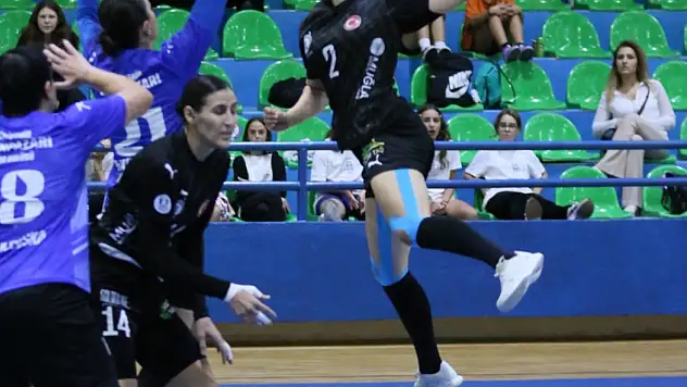 Armada Praxis Yalıkavakspor, Odunpazarı'nı devirdi: 37-32'lik galibiyet