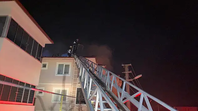 asansör boşluğuna bırakılan soba külü yangına neden oldu