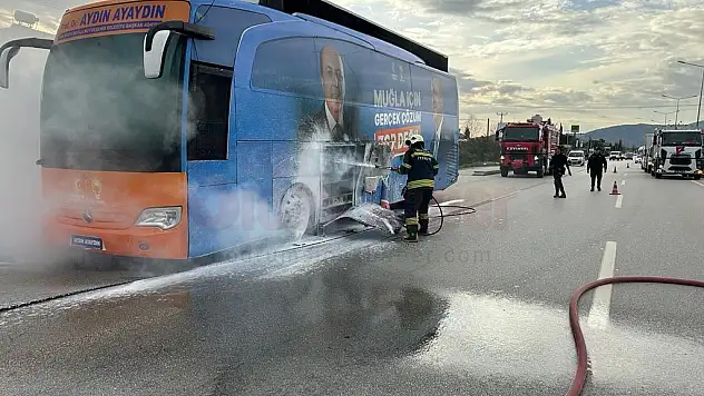 Aydın Ayaydın'ın Seçim Otobüsünde Yangın Çıktı