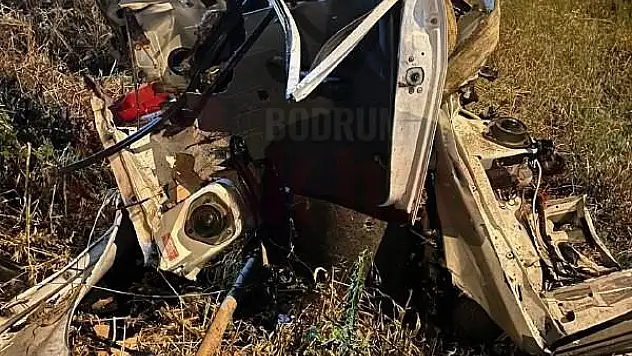 Aydınlatma Direğine Çarpan Araçta 1 Kişi Öldü, 1 Kişi Yaralandı