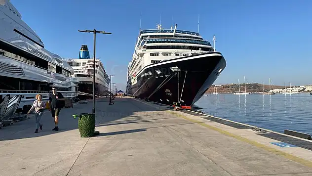 Azamara Pursuit Bodrum'a  İlk Kez Yolcu Getirdi