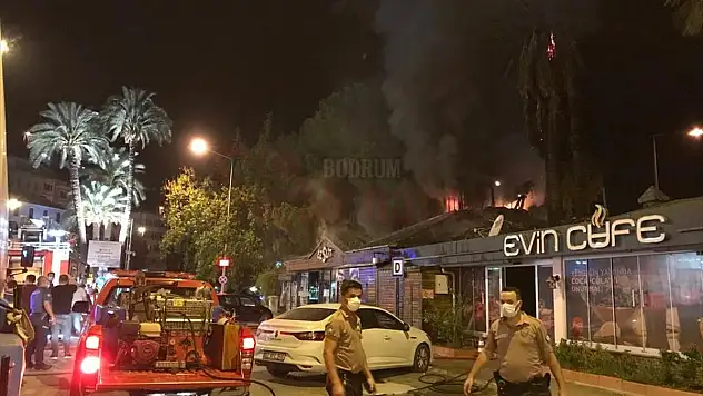 Bacasında Yangın Çıkan Kafeterya Kullanılamaz Hale Geldi