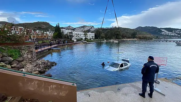 Bağla'da Denize Uçan Araçta 1 Kişi Öldü 1 kişi Yaralandı