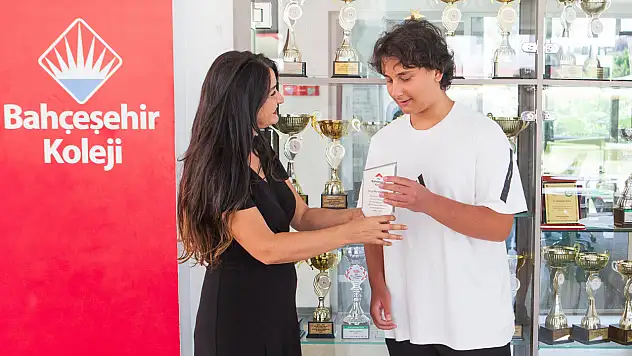 Bahçeşehir koleji bodrum kampüsü'nde gurur dolu plaket töreni!