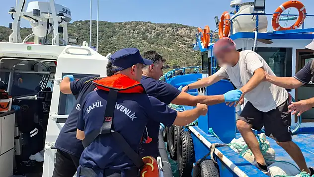 Balıkçı teknesinde rahatsızlanan vatandaşa tıbbi tahliye