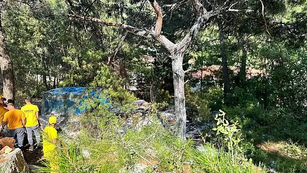 Barakadaki Yangın Ormana Sıçramadan Söndürüldü