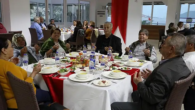 BAŞKAN ARAS ŞEHİT YAKINLARI, GAZİLER VE GAZİ YAKINLARI İLE İFTARDA BULUŞTU