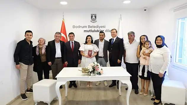 Başkan Aras'ın Nikahını Kıydığı Çiftin Şahitleri Tayyar Şafak Oldu