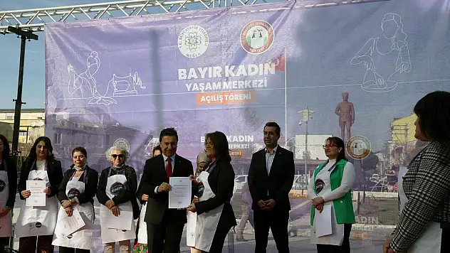 Başkan Aras'tan Afiş Eleştirisi: 'Kadını Eve Hapsedemezsiniz!'