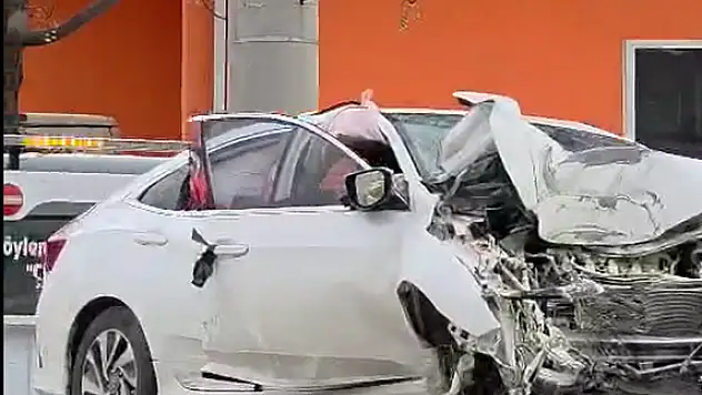 Bayram Sabahı Trafik Kazası: Aynı Aileden 4 Kişi Yaralandı