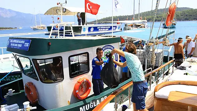 Bayramda denizlerden 268 bin 145 kilo katı atık toplandı