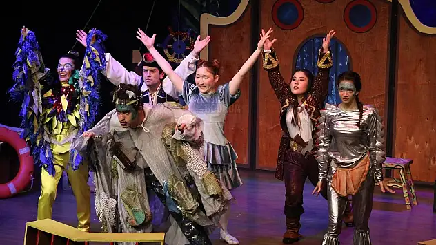 BBŞT DÜNYA TİYATROLAR GÜNÜNDE PERDELERİNİ AÇTI