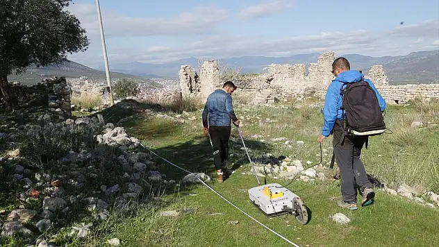 Beçin Antik Kentinde yer altı radarıyla tarihe ışık tutuluyor