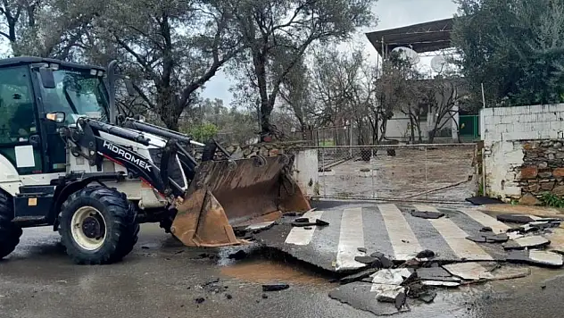 Belediye ekipleri şiddetli yağışın ardından sahada