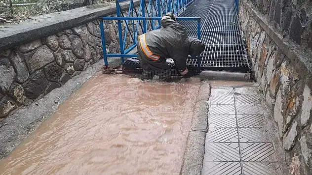 Belediye Ekipleri Yağmur Mesaisinde