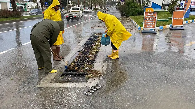 BELEDİYE EKİPLERİNDEN ANINDA MÜDAHALE