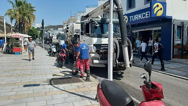 Belediyenin Zamansız Temizliği Trafiği Felç etti