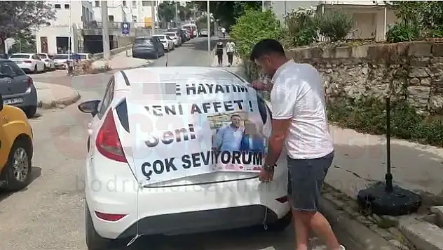 Beni Affet Diye Aracına Pankart Astı