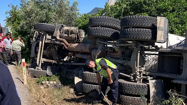 Beton Mikserinde Sıkışan Sürücü Kurtarıldı