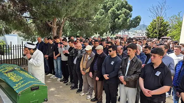 Bıçakçı, Kanserle Mücadeleyi Kaybederek Son Yolculuğuna Uğurlandı