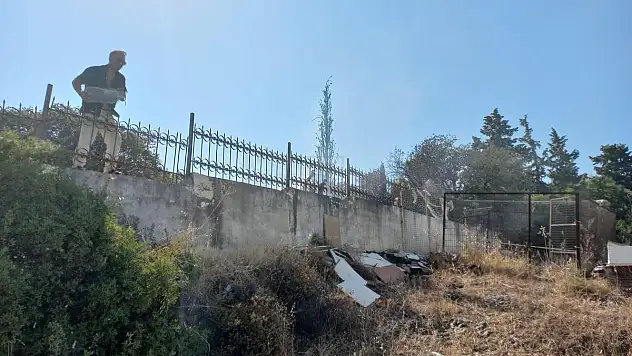 Bidonlarla Çıkan Yangını Söndürdüler