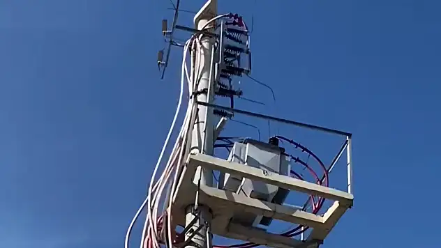 Bir anda büyük gürültü ardından elektrikler kesildi