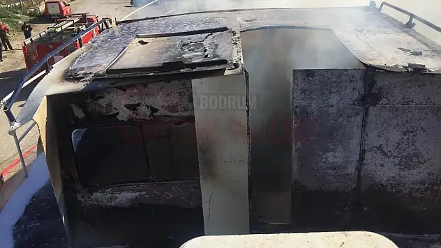 Bir Kıvılcım Tekneyi Küle Çevirdi