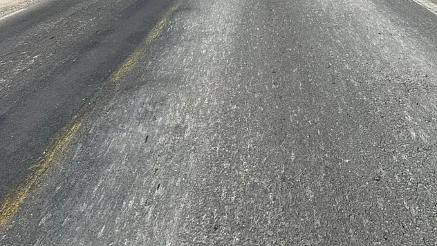 Bitez caddesi'ndeki yol bozukluğu tehlike saçıyor!